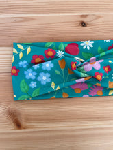 Load image into Gallery viewer, Headband - Pretty Floral
